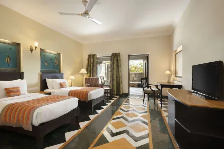 Ramada by Wyndham Udaipur Resort and Spa Отели в г. Удайпур