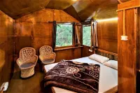 Triund Camps Riverside Resort - 2 tähden