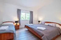 Apartments Azzurro Hotels in Komolac