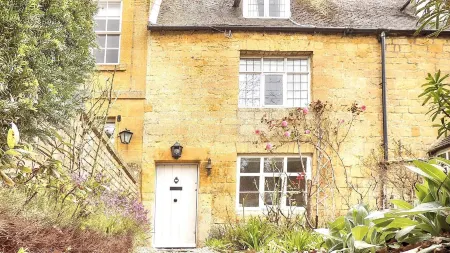 Magnolia Cottage-Exclusive Cotswold Package