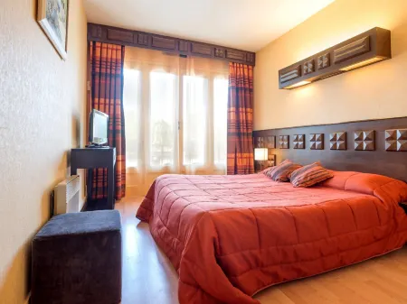 Logis Hôtel Restaurant Chez Nous Отели в г. Жуайё