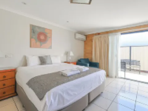 เอเมอรัลด์ เซ็นทรัล ปาล์มสโมเทล โรงแรมในเอเมอรัลด์