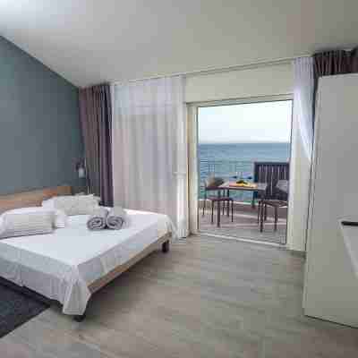 Seaside Luxury Suites Rooms
