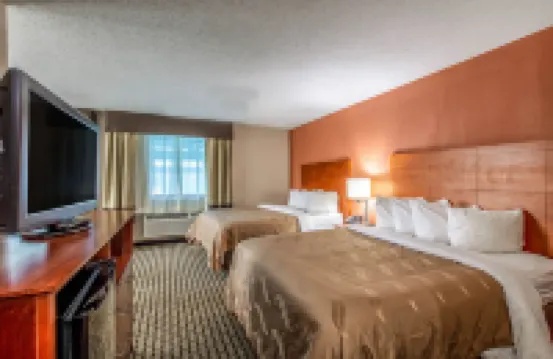 Country Inn & Suites by Radisson, Muskegon, MI - parking
