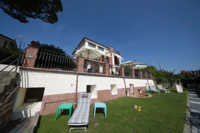 La Dolce Vita Hotels near Spiaggia La Fortezza