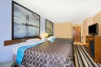 Super 8 by Wyndham Fairfield, TX