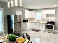 The Oakwood Cottage - with Yard & Parking Hotels in Lewiston