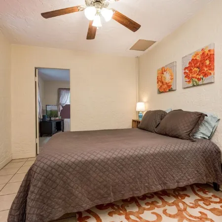 Casa de Colores - Cheerful 1 Bed, Full Bath House