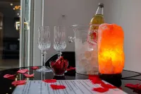 1-Bed Apartment with Private Hot Tub, Sauna & Gym