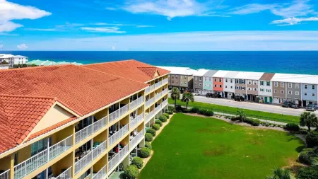 Ciboney Beach Resort Panhandle Getaways Отели рядом с достопримечательностью «Destin FL Rentals»