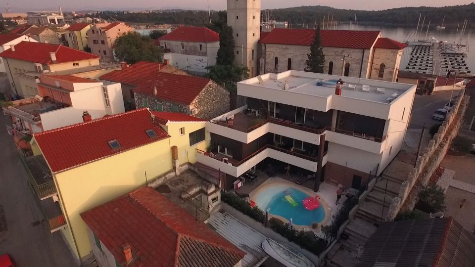 Basic Mansion Plus with Swimming Pool & Free Parking