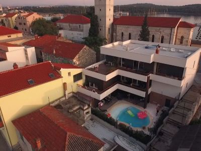 Basic Mansion Plus with Swimming Pool & Free Parking