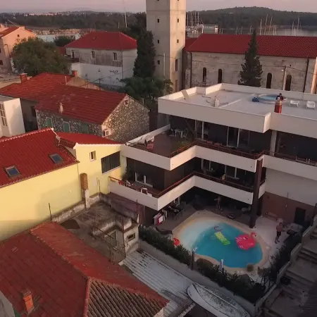 Basic Mansion Plus with Swimming Pool & Free Parking