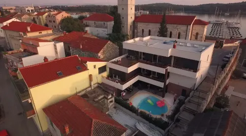 Basic Mansion + (Mandalina-Šibenik) Hotels in Brodarica