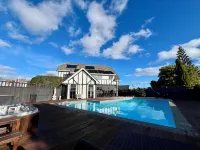 Tudor Manor Bed & Breakfast Hotels in Парапарауму