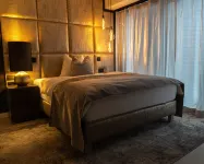 The Newsha Signature Home Hotel dekat Dicken am Damm
