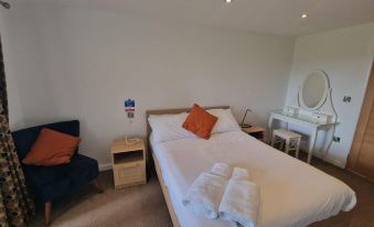 Relaxing Room with Ensuite Rutland Point