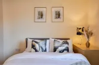 Runcorn-House-Sleeps6-Parking-Garden Hotels near Trident Retail Park