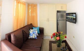 2 Guests 1Bed Studio 3Min to Beach and Main Street