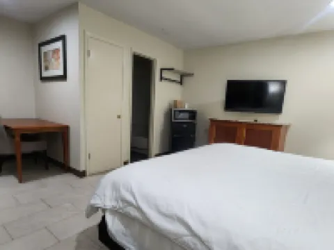 Clear Lakes Inn Hotels in Quitman