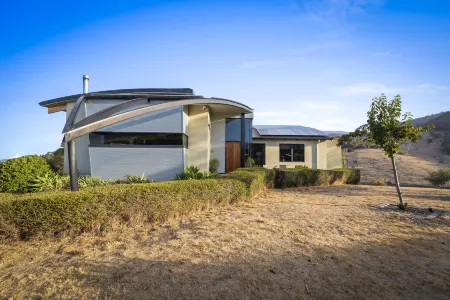 Tree Top Views - 4 Bedroom House Отели в г. Rosetta