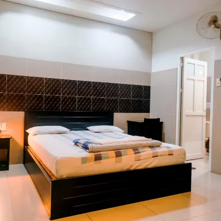 CAT PHUC HOTEL Отели рядом с достопримечательностью «Парк Dam Sen»