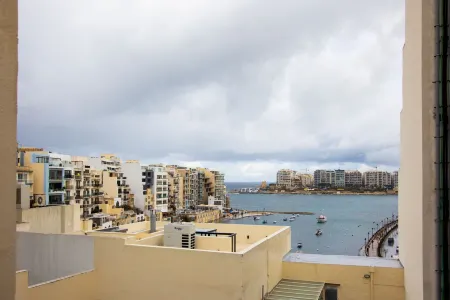 Chic 1Br Retreat in St Julian's by Holi