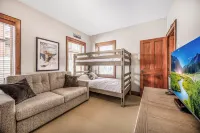 Mountain Time - Spacious w Private Hot Tub and an Amazing View
