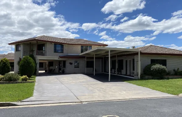 藍寶石城市汽車酒店