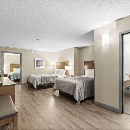 Travelodge Hotel by Wyndham Saskatoon