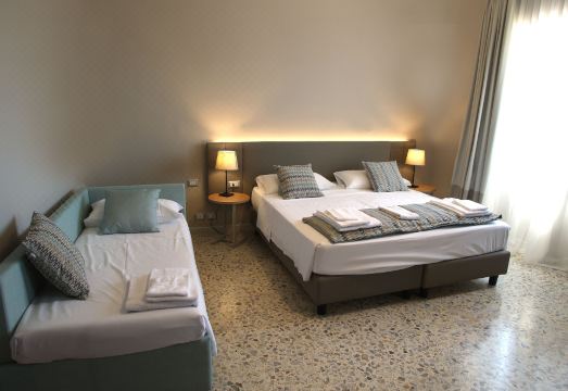 Hotel San Germano - Housity