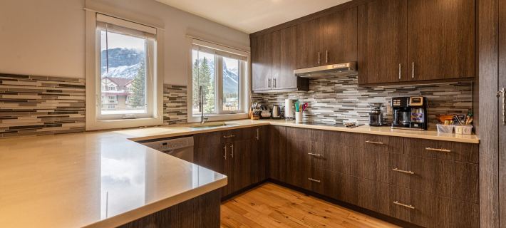 P1 - Private Hot Tub - 3 Bedroom Home - Mountain View Hôtels à&nbsp;: Canmore