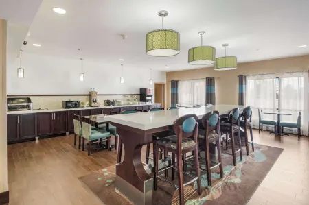 Quality Inn & Suites Quincy - Downtown