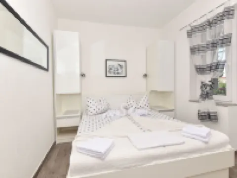 貝爾納達公寓酒店 Opcina Makarska酒店