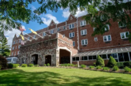 The Albion Summit Hotels in Summit