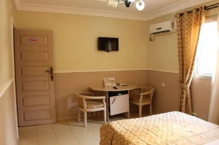 Indra Hotel Отели в г. Яунде