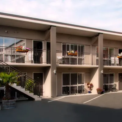 Dunedin Palms Motel Отели рядом с достопримечательностью «Пляж Tunnel»