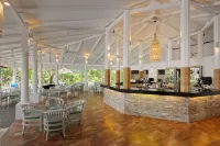 Embudu Village Maldives - С баром