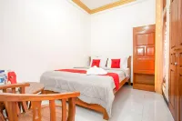 RedDoorz @ Hotel Huni Raya Bromo