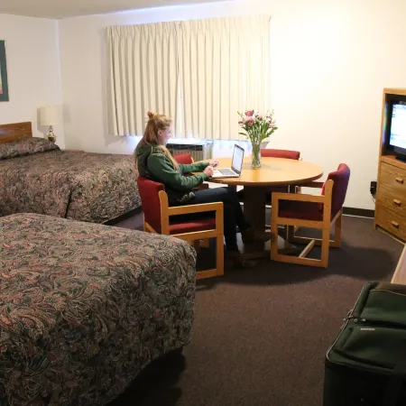 Budget Host Crestview Inn