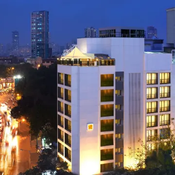 The Shalimar Hotel, Kemps Corner Отели рядом с достопримечательностью «Mani Bhavan Gandhi Museum»