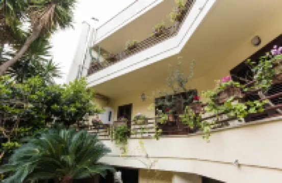 ลักเชอรี่ บีแอนด์บี