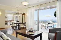 بلياديز لوكسوريوس فيلاز Hotels near Minos beach
