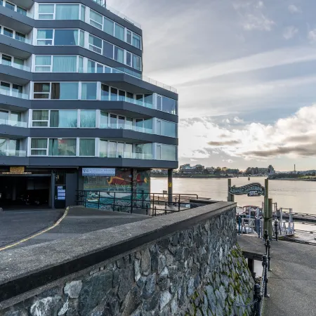 Victoria Regent Waterfront Hotel & Suites