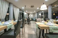 Karras Grande Resort Hotels in Planos