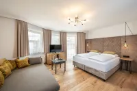 Die HOCHKÖNIGIN - Mountain Resort Hotels in Maria Alm