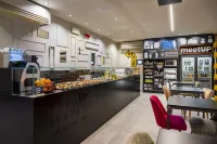 Up Hotel - Breakfast