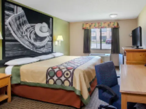 Super 8 by Wyndham Sherman Hotels in Grayson County