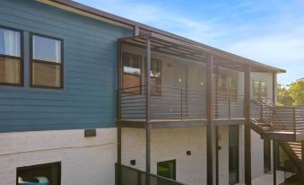 East Austin Condo - 2 Bedrooms & Parking