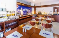 聖克魯斯中心LP飯店 - 早餐